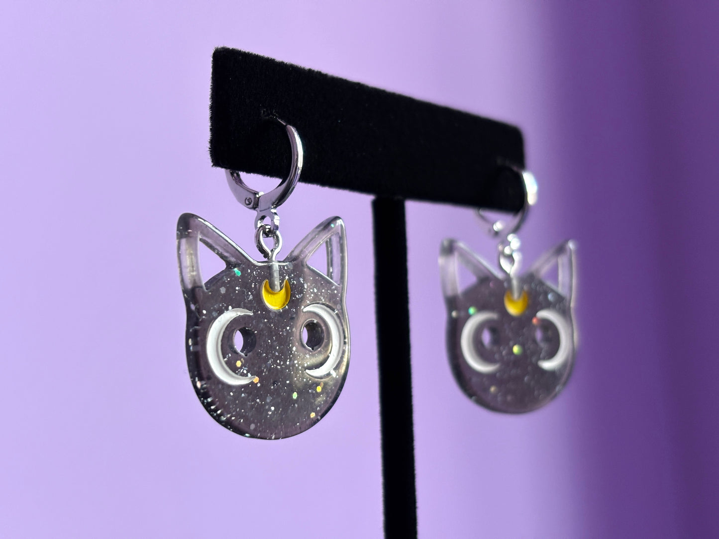 MAGICAL - Black Resin Kitty Earrings