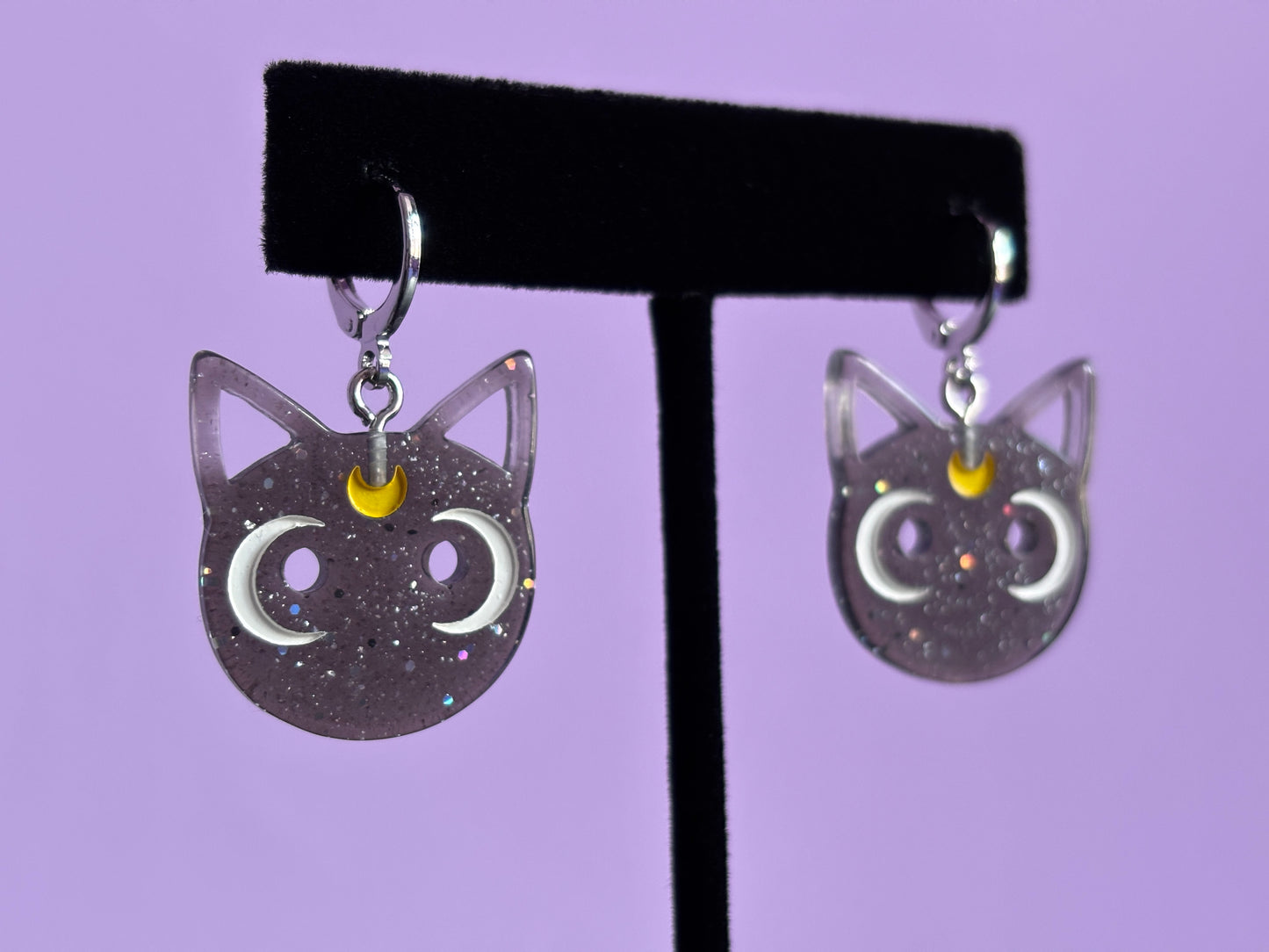 MAGICAL - Black Resin Kitty Earrings
