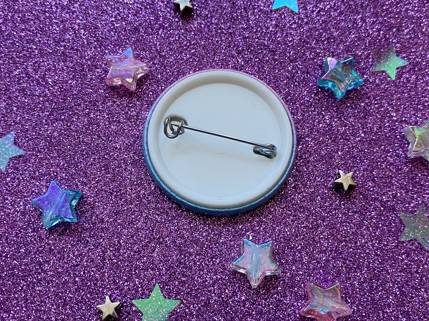 PRIMOGEM - Genshin Impact Holographic Pin Badge