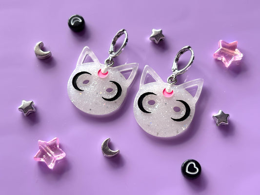 MAGICAL - White Resin Kitty Earrings